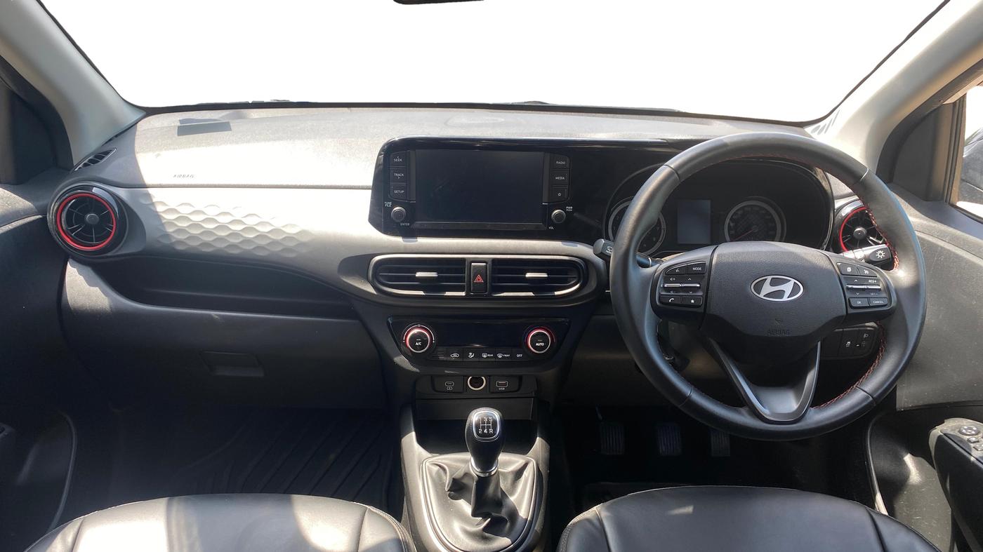 2023 Hyundai GRAND I10 NIOS SPORTZ 1.2 KAPPA VTVT DUAL TONE, Petrol, Manual, 24,438 km, Dashboard