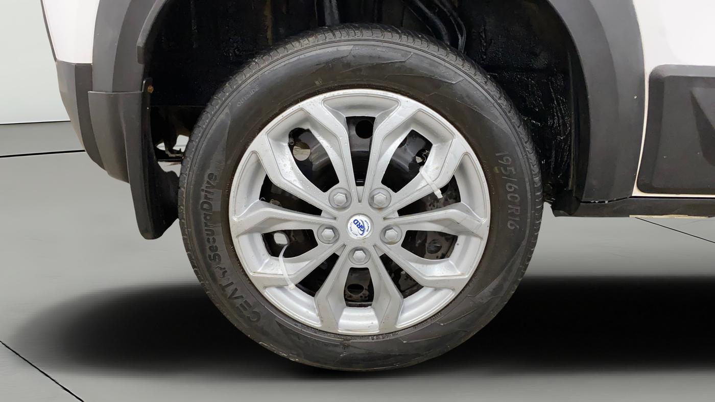 2022 Renault Kiger RXL MT, Petrol, Manual, 31,824 km, Right Rear Wheel