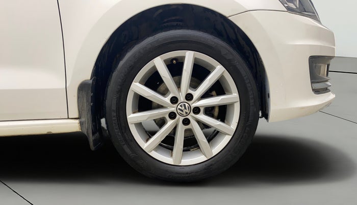 2017 Volkswagen Vento HIGHLINE PETROL AT, Petrol, Automatic, 76,300 km, Right Front Wheel