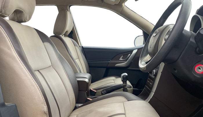 2014 Mahindra XUV500 W6, Diesel, Manual, 1,08,943 km, Right Side Front Door Cabin