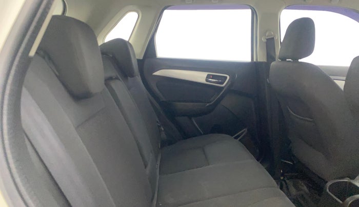 2020 Maruti Vitara Brezza ZXI, Petrol, Manual, 1,49,239 km, Right Side Rear Door Cabin
