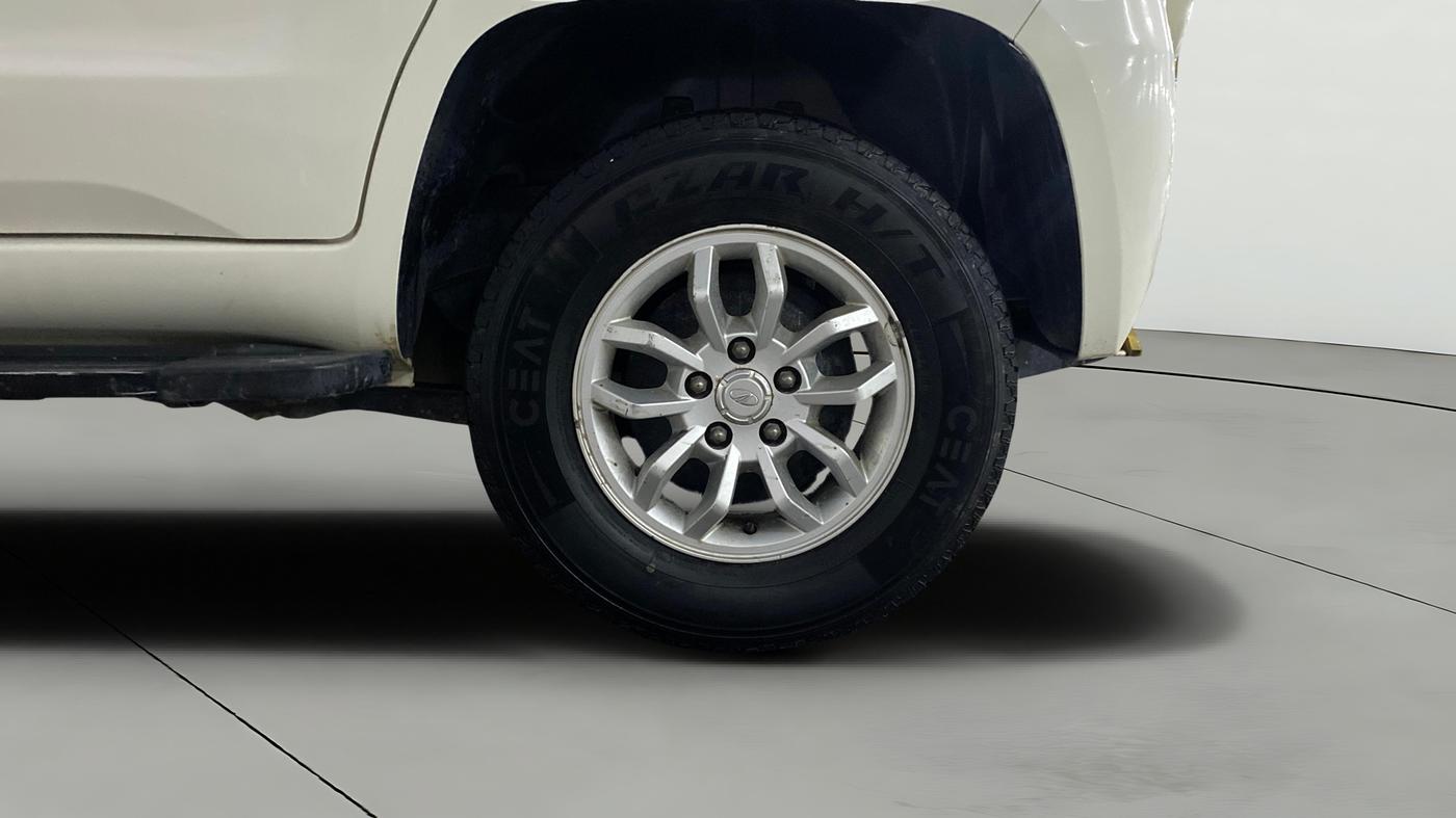 2015 Mahindra TUV300 T8, Diesel, Manual, 81,031 km, Left Rear Wheel
