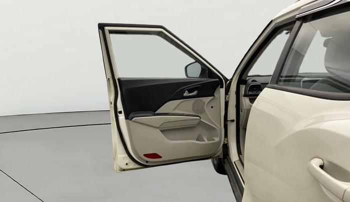 2022 Mahindra XUV300 W8 (O) 1.5 DIESEL, Diesel, Manual, 53,875 km, LHS Front Door