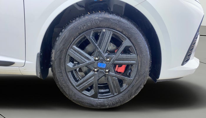 2024 Hyundai Verna SX (O) 1.5 TURBO PETROL MT, Petrol, Manual, 5,204 km, Right Front Wheel