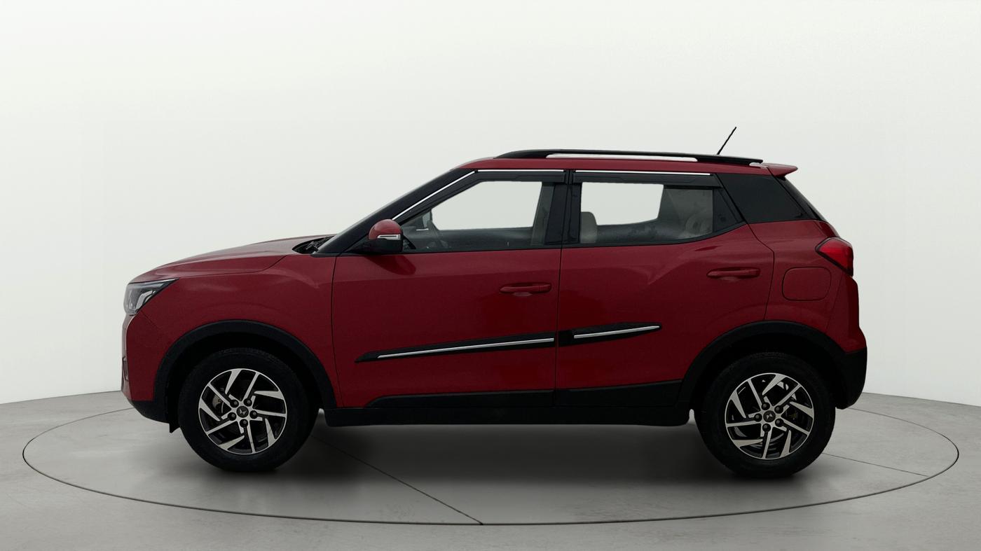 2023 Mahindra XUV300 W8 (O) 1.2 PETROL AMT, Petrol, Automatic, 9,410 km, Left Side