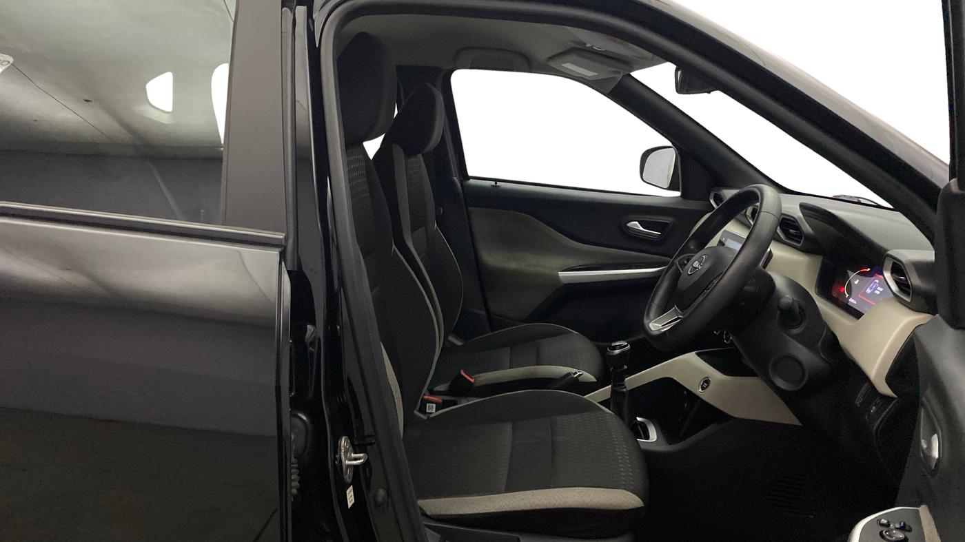 2024 Nissan MAGNITE XV MT, Petrol, Manual, 93,781 km, Right Side Front Door Cabin