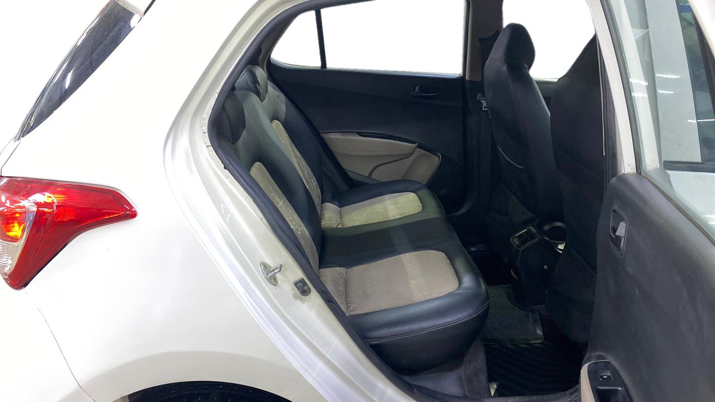 2015 Hyundai Grand i10 MAGNA 1.2 KAPPA VTVT, Petrol, Manual, 43,856 km, Right Side Rear Door Cabin