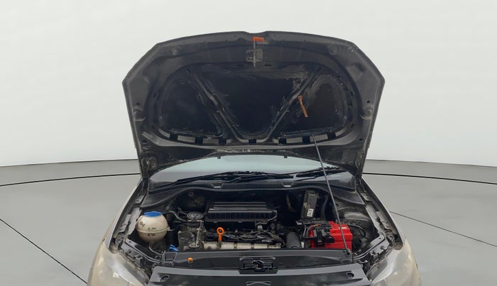 2013 Volkswagen Vento HIGHLINE 1.6 MPI, Petrol, Manual, 1,25,169 km, Open Bonet