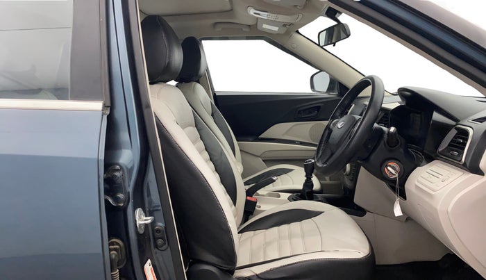 2021 Mahindra XUV300 1.5 W6 MT, Diesel, Manual, 45,062 km, Right Side Front Door Cabin