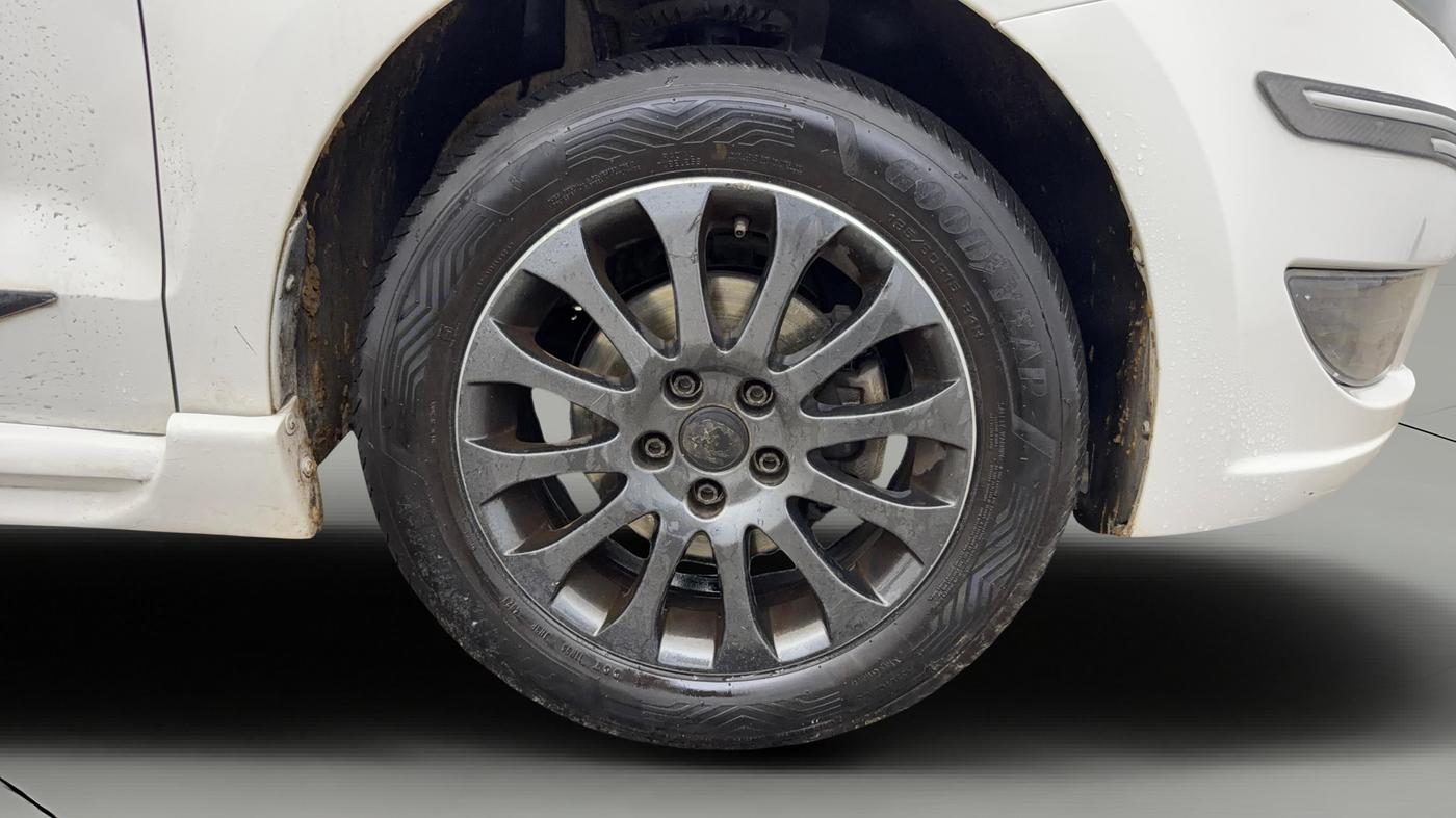 2015 Skoda Rapid 1.6 MPI ELEGANCE PLUS AT, Petrol, Automatic, 74,992 km, Right Front Wheel