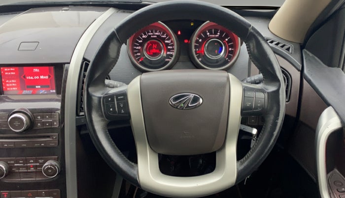 2015 Mahindra XUV500 W6, Diesel, Manual, 1,08,852 km, Steering Wheel Close Up