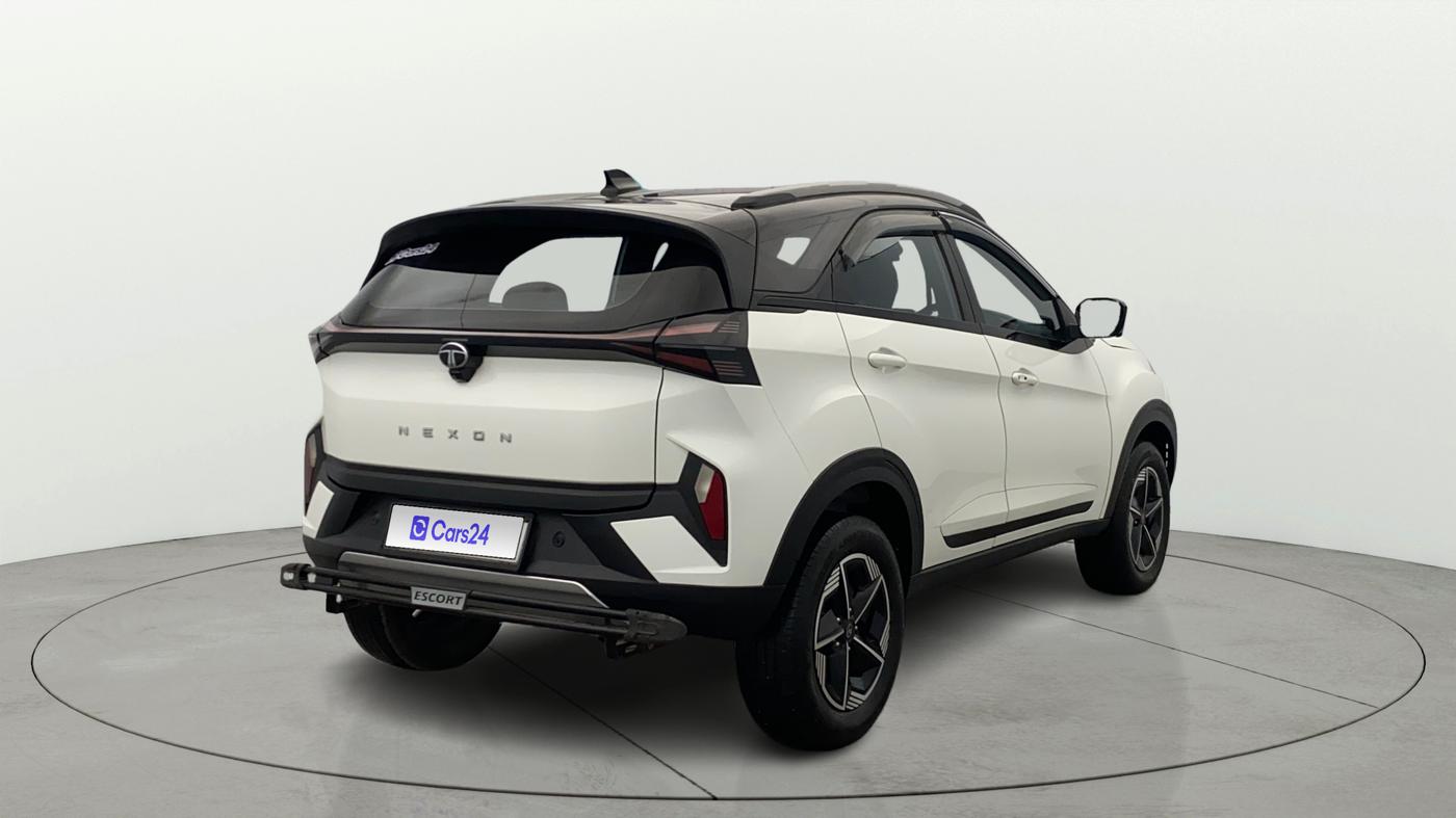 2024 Tata NEXON FEARLESS DUAL TONE 1.2 PETROL, Petrol, Manual, 28,661 km, Right Back Diagonal