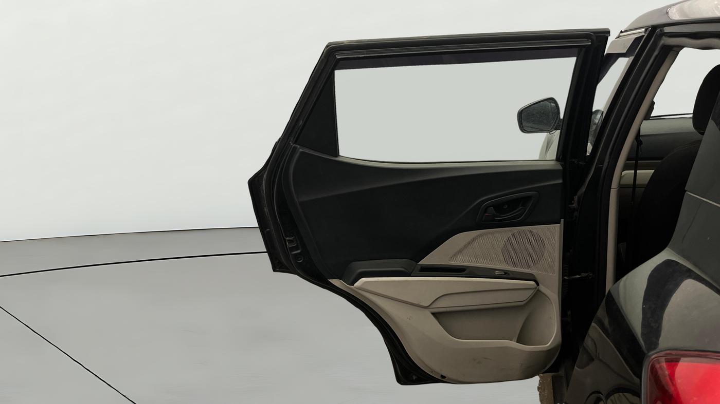 2021 Mahindra XUV300 W4 1.2 PETROL, Petrol, Manual, 63,929 km, LHS Rear Door