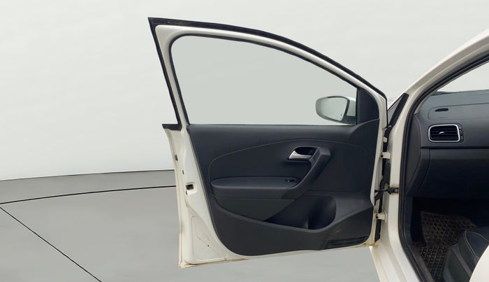 2017 Volkswagen Polo COMFORTLINE 1.2L, Petrol, Manual, 82,094 km, LHS Front Door