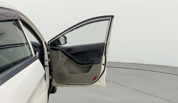 2018 Tata NEXON XM PETROL, Petrol, Manual, 33,553 km, RHS Front Door