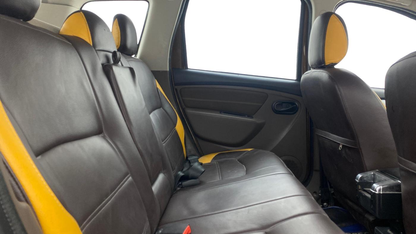 2018 Renault Duster RXS CVT, Petrol, Automatic, 98,904 km, Right Side Rear Door Cabin