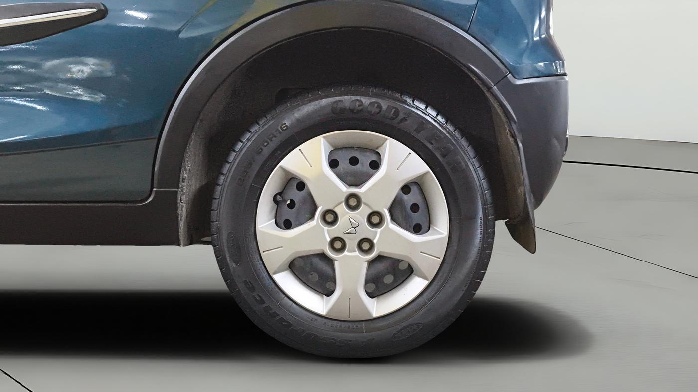 2023 Mahindra XUV300 W6 1.2 PETROL, Petrol, Manual, 36,754 km, Left Rear Wheel