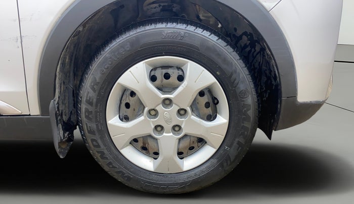 2019 Mahindra XUV300 W6 1.2 PETROL, Petrol, Manual, 36,925 km, Right Front Wheel