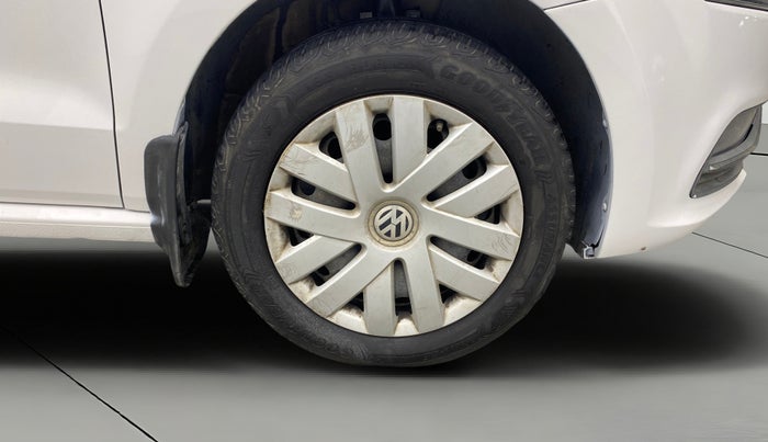 2015 Volkswagen Polo COMFORTLINE 1.2L, Petrol, Manual, 71,767 km, Right Front Wheel