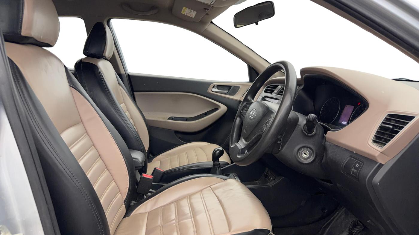 2020 Hyundai Elite i20 SPORTZ PLUS 1.2, Petrol, Manual, 60,456 km, Right Side Front Door Cabin