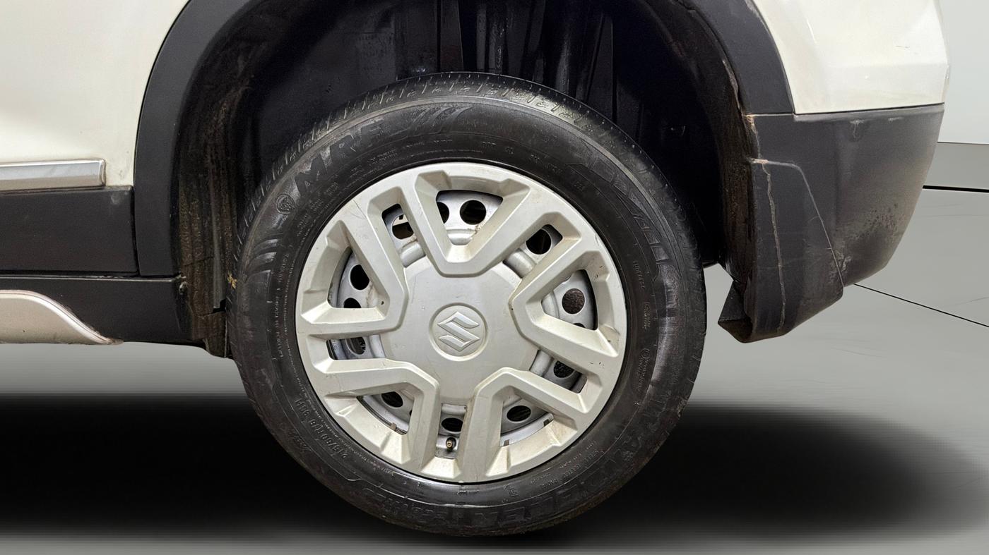 2022 Maruti Vitara Brezza LXI, CNG, Manual, 66,863 km, Left Rear Wheel