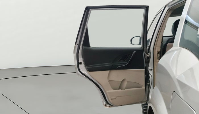 2016 Mahindra XUV500 W4, Diesel, Manual, 84,397 km, LHS Rear Door