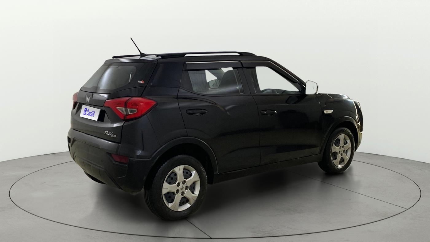 2023 Mahindra XUV300 W6 1.2 PETROL, Petrol, Manual, 25,335 km, Right Back Diagonal