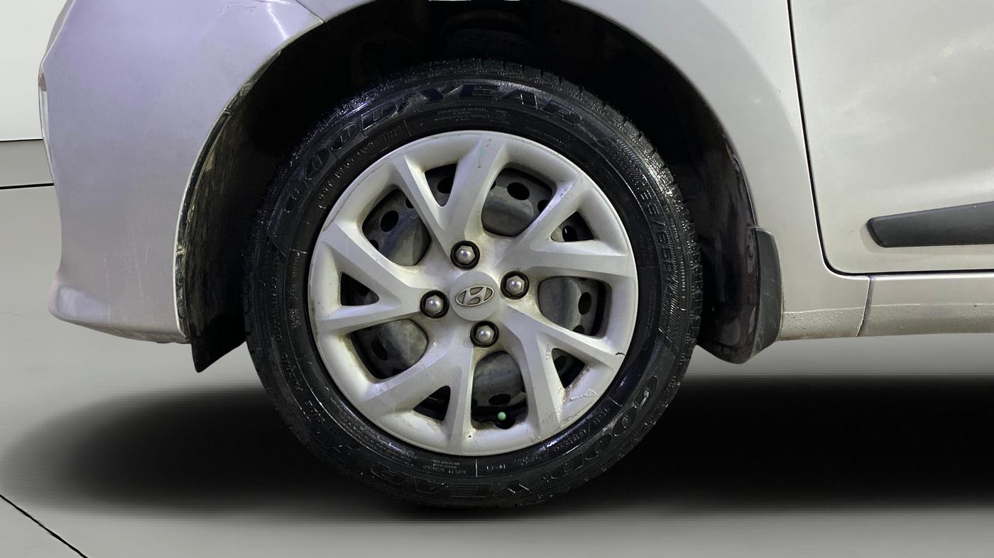2017 Hyundai Grand i10 SPORTZ (O) 1.2 KAPPA VTVT, Petrol, Manual, 25,322 km, Left Front Wheel