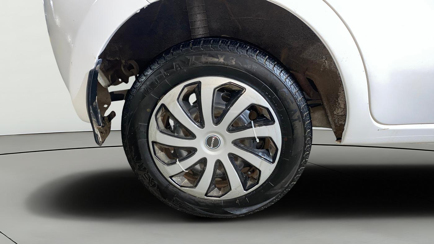 2018 Datsun Go T, Petrol, Manual, 30,428 km, Right Rear Wheel