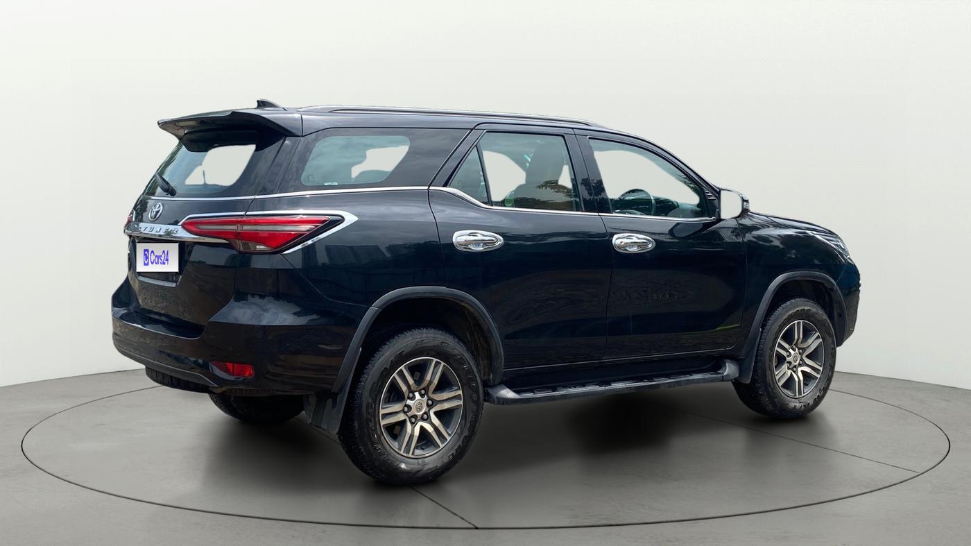 2023 Toyota Fortuner 4X2 AT 2.8 DIESEL, Diesel, Automatic, 36,861 km, Right Back Diagonal