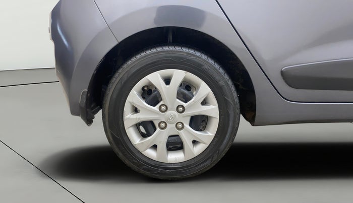 2016 Hyundai Grand i10 MAGNA AT 1.2 KAPPA VTVT, Petrol, Automatic, 80,179 km, Right Rear Wheel