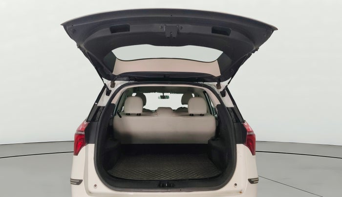 2022 Mahindra XUV700 MX P MT 5 STR, Petrol, Manual, 12,995 km, Boot Door Open