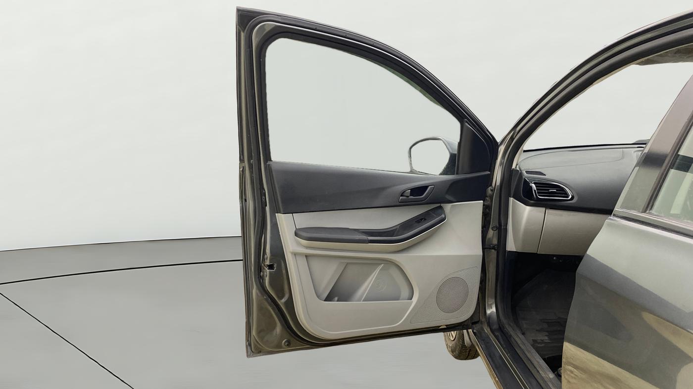 2022 Tata Tiago XT CNG, CNG, Manual, 86,963 km, LHS Front Door