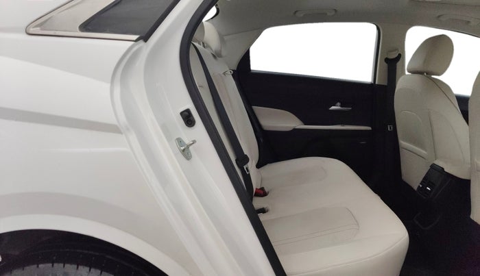 2025 Hyundai Verna SX(O) 1.5 MPI IVT , Petrol, Automatic, 1,398 km, Right Side Rear Door Cabin