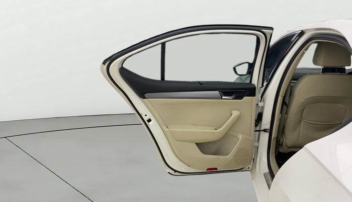 2016 Skoda Superb STYLE 1.8 TSI MT, Petrol, Manual, 48,474 km, LHS Rear Door