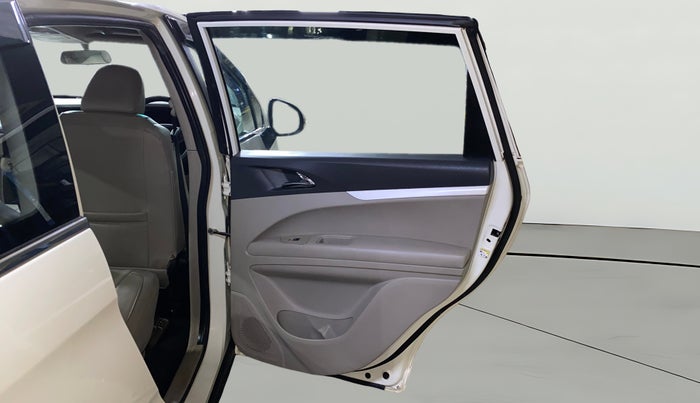 2020 Mahindra MARAZZO M 6 + 8 STR, Diesel, Manual, 87,670 km, RHS Rear Door