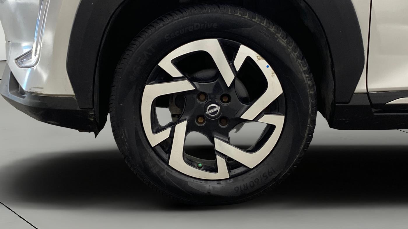 2021 Nissan MAGNITE XV MT, Petrol, Manual, 1,21,424 km, Left Front Wheel