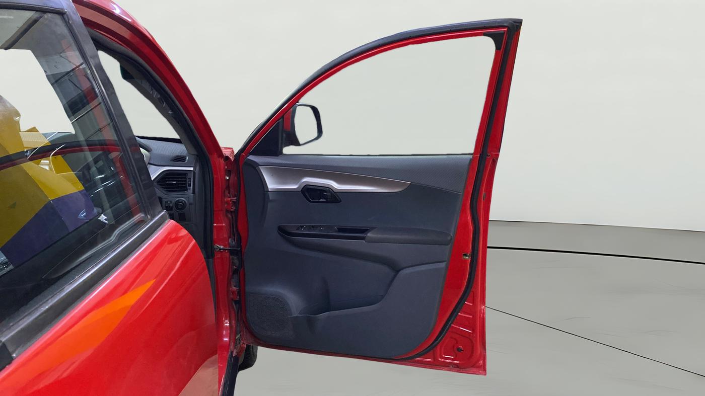2019 Mahindra KUV 100 NXT K6+ D 6 STR, Diesel, Manual, 97,267 km, RHS Front Door
