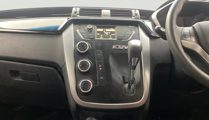 2017 Mahindra Kuv100 K8 6 STR DUAL TONE, Petrol, Manual, 29,019 km, Air Conditioner