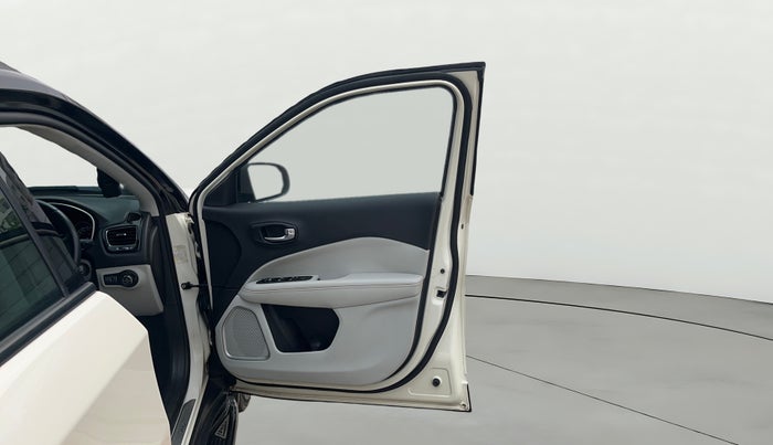 2018 Jeep Compass LIMITED 2.0 DIESEL 4X4, Diesel, Manual, 71,366 km, RHS Front Door