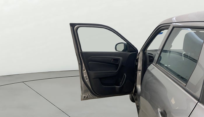 2022 Maruti Vitara Brezza LXI, Petrol, Manual, 60,594 km, LHS Front Door