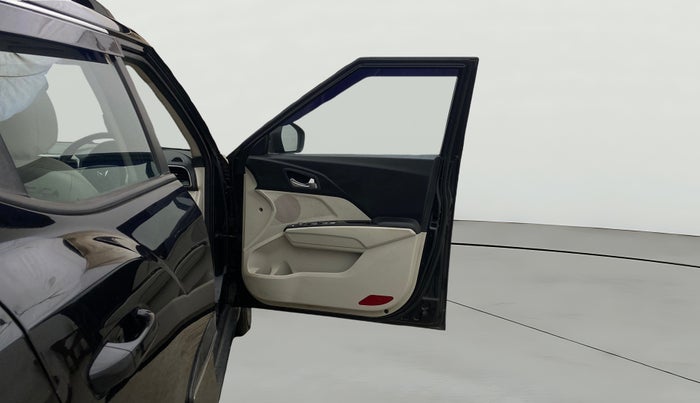 2022 Mahindra XUV300 W8 (O) 1.2 PETROL, Petrol, Manual, 47,398 km, RHS Front Door