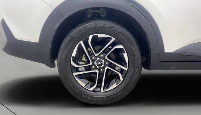 2022 KIA CARENS PRESTIGE PLUS 1.5 DIESEL 7 STR, Diesel, Manual, 35,085 km, Right Rear Wheel