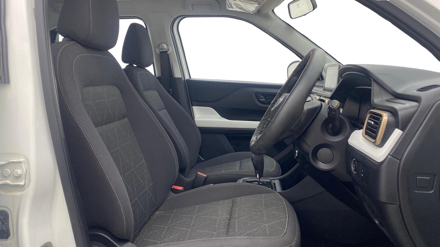 2021 Tata PUNCH ACCOMPLISHED AMT, Petrol, Automatic, 26,218 km, Right Side Front Door Cabin