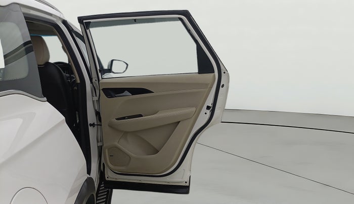 2021 MG HECTOR SHARP 1.5 PETROL CVT, Petrol, Automatic, 1,22,488 km, RHS Rear Door