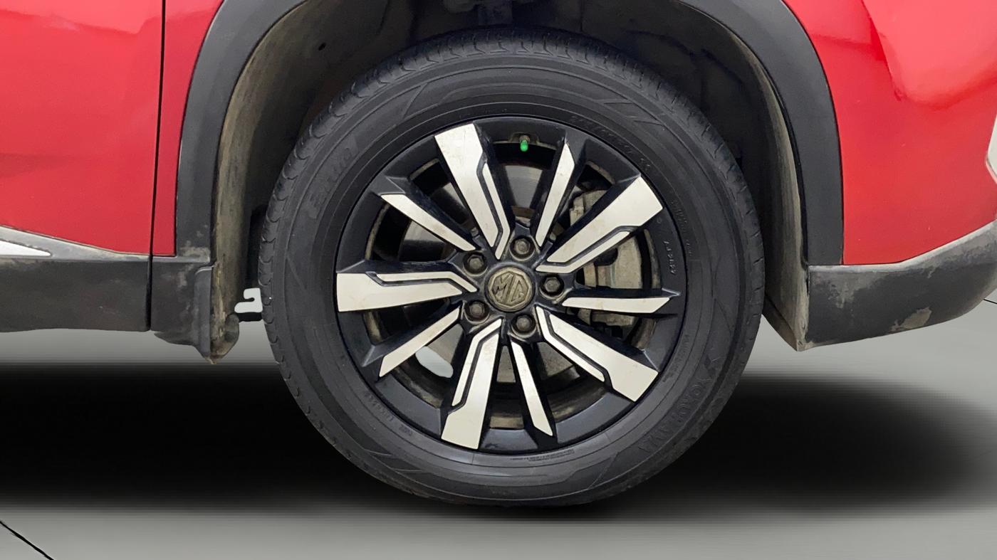 2019 MG HECTOR SMART 1.5 DCT PETROL, Petrol, Automatic, 1,01,836 km, Right Front Wheel