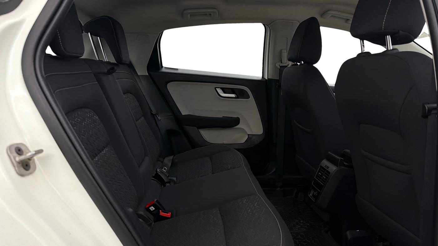 2024 Tata ALTROZ XZA, Petrol, Automatic, 40,033 km, Right Side Rear Door Cabin