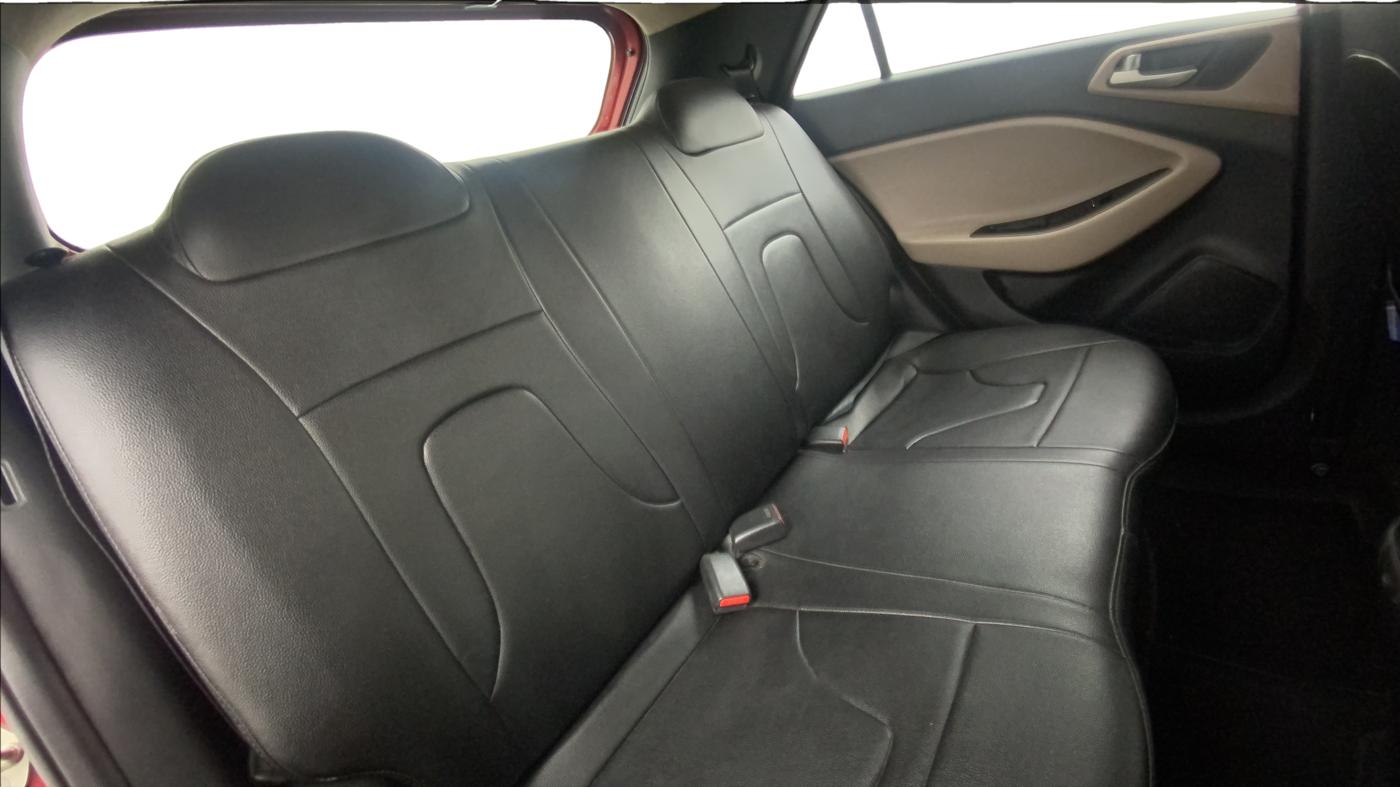 2020 Hyundai Elite i20 SPORTZ PLUS 1.2, Petrol, Manual, 68,329 km, Right Side Rear Door Cabin