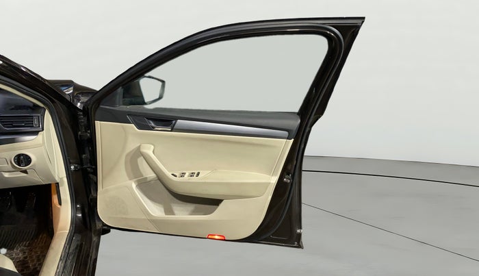 2019 Skoda Superb STYLE 1.8 TSI AT, Petrol, Automatic, 23,235 km, RHS Front Door