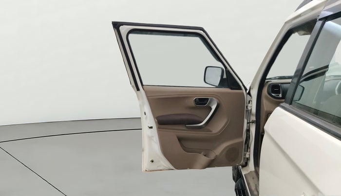 2019 Mahindra TUV300 T10, Diesel, Manual, 61,847 km, LHS Front Door